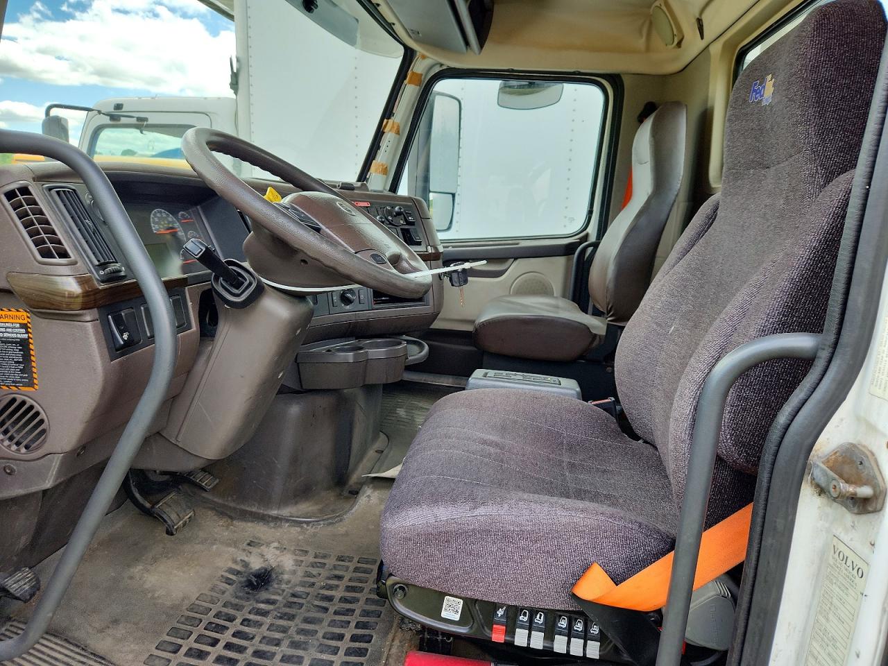 2016 Volvo VNL VIN 4V4N39TG2GN965499 COPART salvage auction — Normal Wear, IN - CERTIFICATE OF TITLE, sold $5,000 on 2026-06-30 (photo 5)