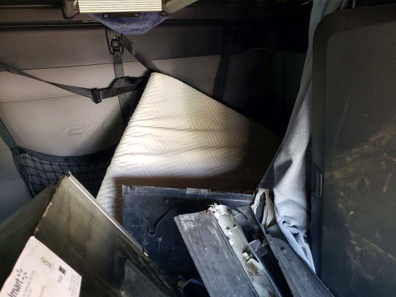 2019 Freightliner Cascadia 126 VIN 3AKJHHDR6KSKW7999 COPART salvage auction — ROLLOVER, NE - CERT OF TITLE-SALVAGE, sold $8,700 on 2026-08-13 (photo 6)