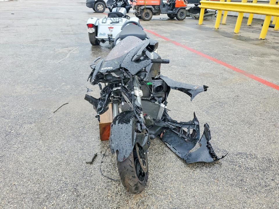2026 Suzuki Gsx1300 rr VIN JS1EJ11B0T7100095 COPART salvage auction — ALL OVER, Tx - Salvage Vehicle Title, sold $4,050 on 2026-07-02 (photo 2)