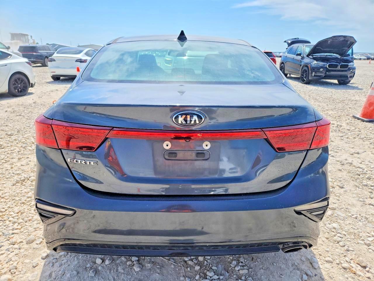 2019 Kia Forte VIN 3KPF24AD9KE098243 COPART salvage auction — Side, TX - SALVAGE VEHICLE TITLE, sold $2,650 on 2026-07-09 (photo 6)