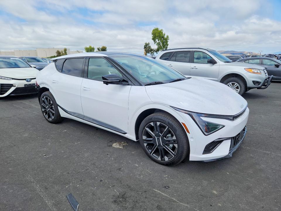 2025 Kia Ev6 VIN 5XYC4DJCXSG011232 COPART salvage auction — ALL OVER, CA - SALVAGE CERTIFICATE, sold $16,500 on 2026-07-13 (photo 4)