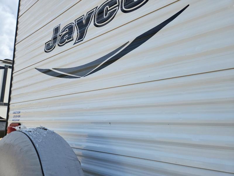 2016 Jayco jay Jay flight VIN 1UJBJ0BR4G17X1017 COPART salvage auction — HAIL, KS - CERT OF TITLE-SALVAGE, sold $4,600 on 2026-07-23 (photo 9)