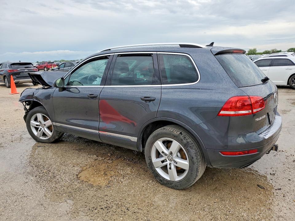 2013 Volkswagen Touareg VIN WVGEF9BP9DD006165 COPART salvage auction — FRONT END, Tx - Salvage Vehicle Title, sold $375 on 2026-07-02 (photo 2)