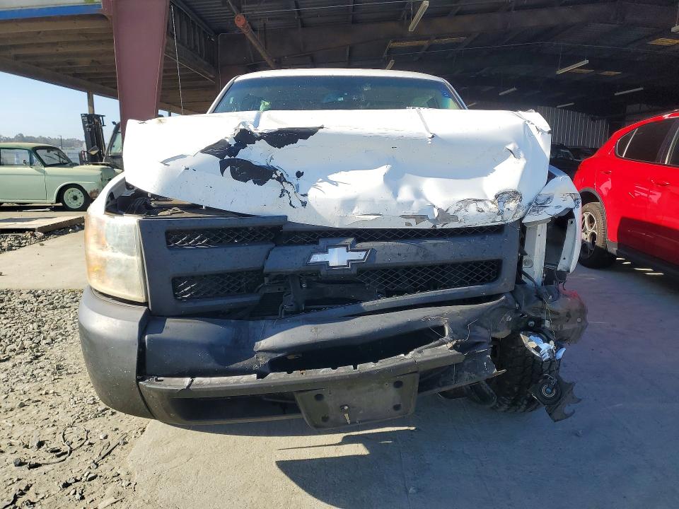2011 Chevrolet VIN 1GCRKPE07BZ324922 COPART salvage auction — FRONT END, CA - SALVAGE CERTIFICATE, sold $1,750 on 2026-07-02 (photo 5)