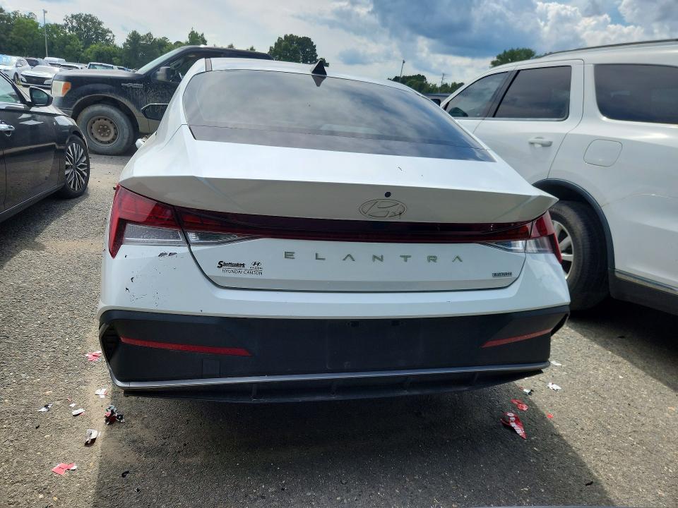 2025 Hyundai Elantra VIN KMHLM4DJ9SU131625 COPART salvage auction — MINOR DENT/SCRATCHES, LA - CERTIFICATE OF TITLE, sold $12,100 on 2026-07-16 (photo 6)