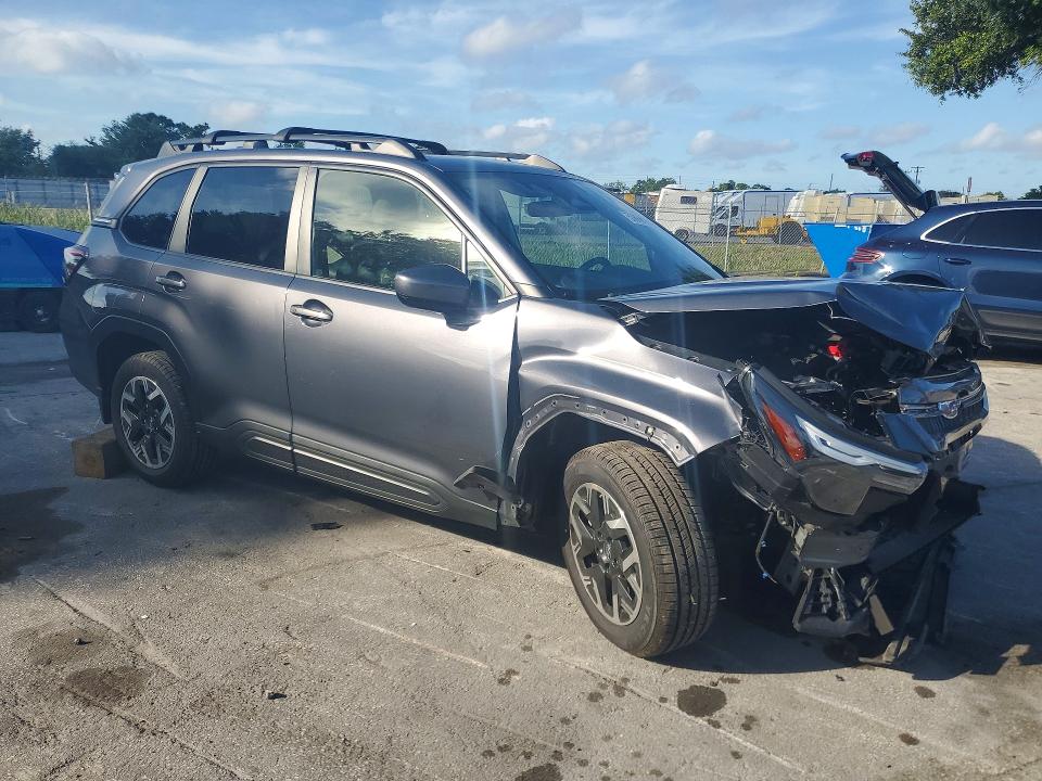 2025 Subaru Forester VIN JF2SLDDC4SH462188 COPART salvage auction — FRONT END, Fl - Cert Of Title Slvg Rebuildable, sold $4,550 on 2026-07-14 (photo 4)