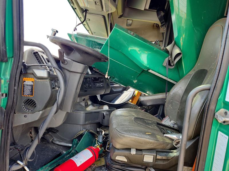 2019 Volvo Vnl VIN 4V4NC9EH0KN219793 COPART salvage auction — ROLLOVER, LA - CERT OF TITLE-SALVAGE, sold $11,400 on 2026-07-09 (photo 5)