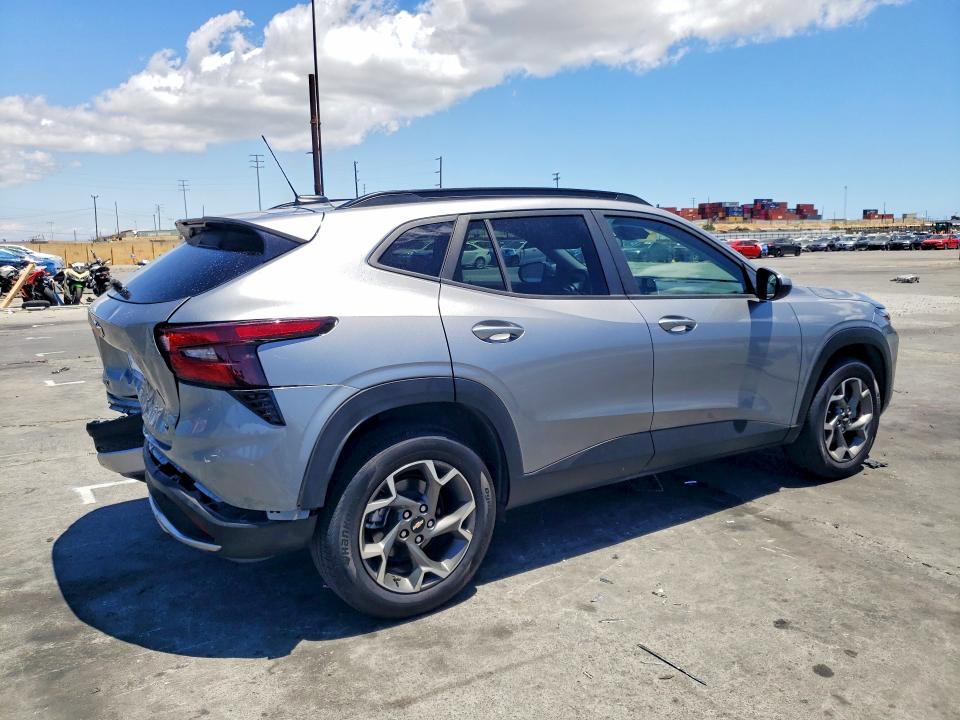 2025 Chevrolet Trax VIN KL77LHEP2SC274597 COPART salvage auction — REAR END, Ca - Salvage Certificate, sold $7,500 on 2026-07-27 (photo 3)