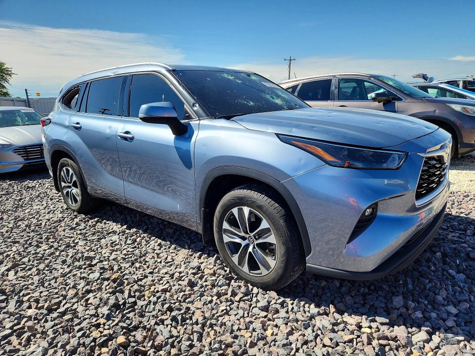 2022 Toyota Highlander VIN 5TDHZRBH9NS208933 COPART salvage auction — HAIL, MO - SALVAGE CERTIFICATE OF TITLE, sold $13,700 on 2026-07-27 (photo 4)