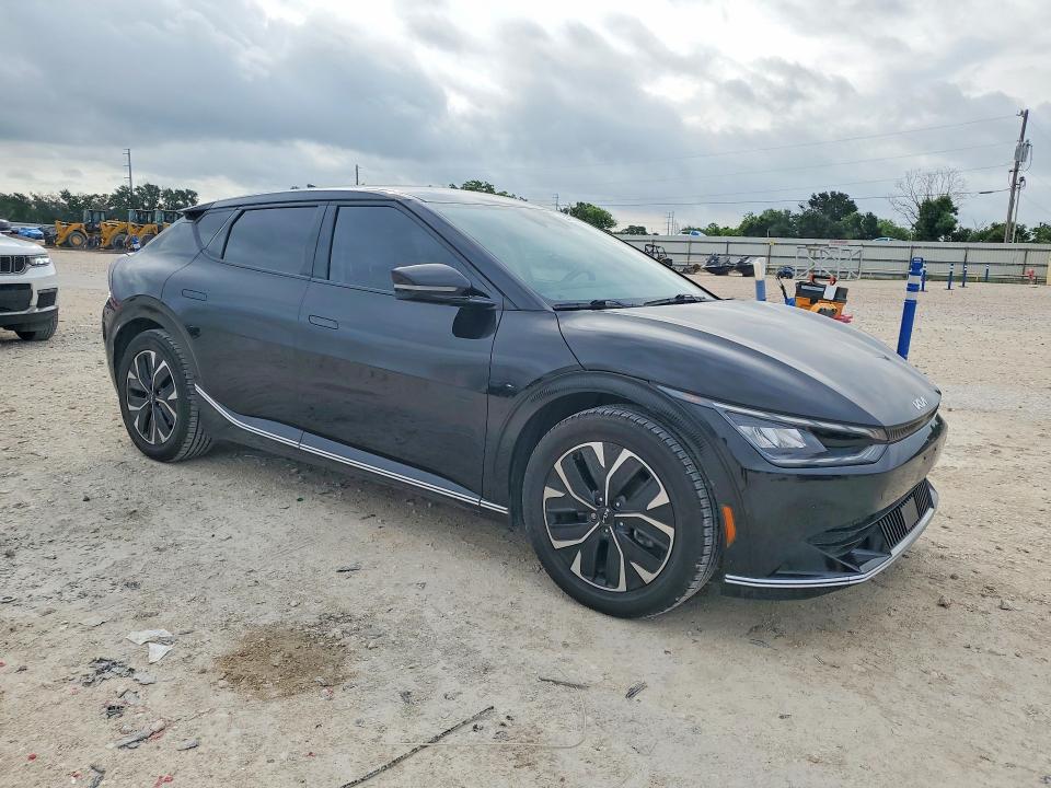 2022 Kia Ev6 VIN KNDC34LA3N5056699 COPART salvage auction — MINOR DENT/SCRATCHES, Tx - Salvage Vehicle Title, sold $11,900 on 2026-07-30 (photo 4)