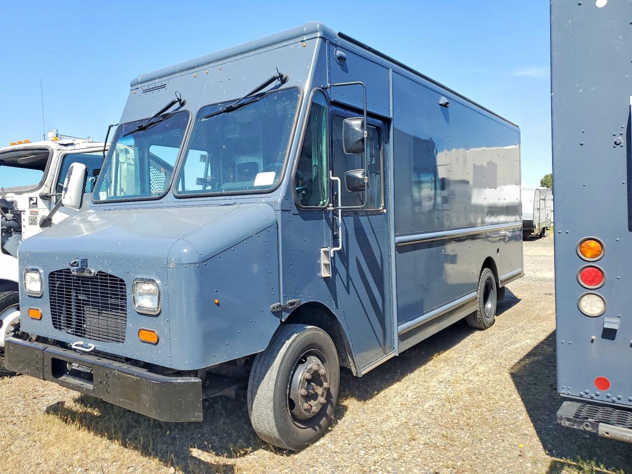 2021 Freightliner Chassis VIN 4UZAC2GA4MCMM9252 COPART salvage auction — Minor Dent/Scratches, CA - CERTIFICATE OF TITLE, sold $15,300 on 2026-05-26 (photo 1)