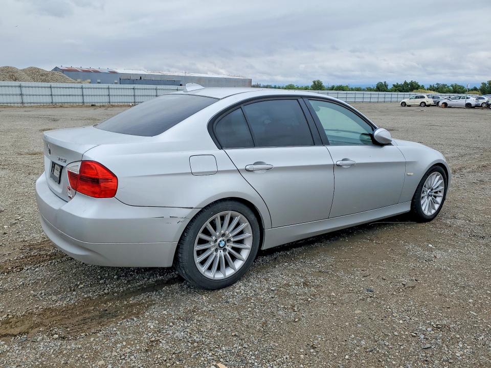 2006 BMW 3er VIN WBAVB13526KX38728 COPART salvage auction — MINOR DENT/SCRATCHES, Ca - Dis/Dlr/Exp Only Clean Title, sold $500 on 2026-07-10 (photo 3)