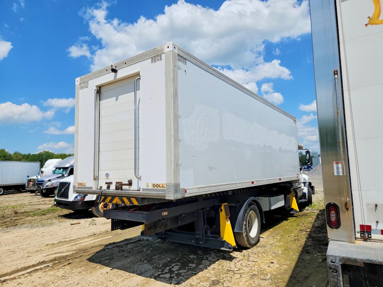 2018 Hino All models VIN 5PVNV8JT0J4S54851 COPART salvage auction — Side, Sc - Salvage Title, sold $3,250 on 2026-07-08 (photo 3)