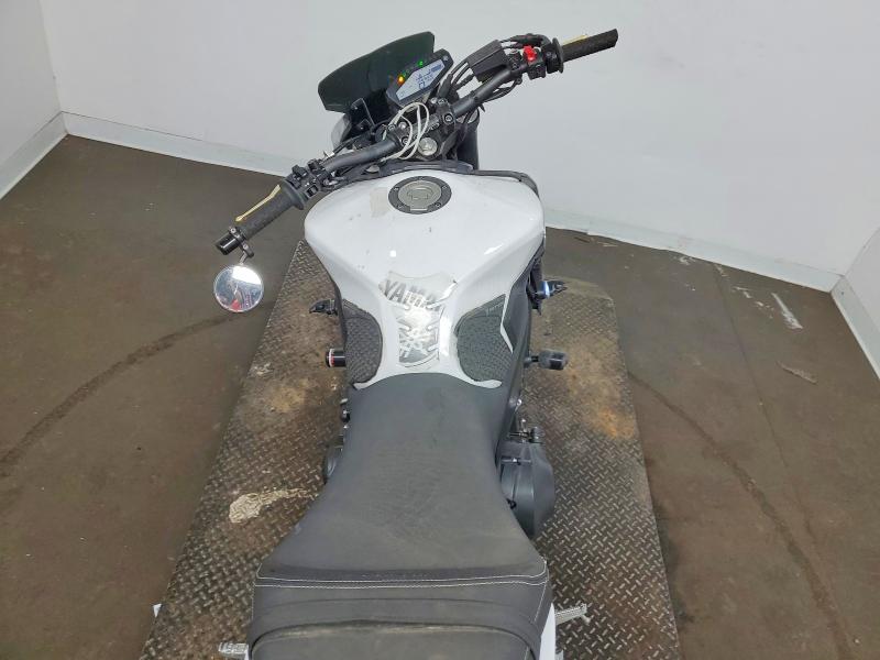 2017 Yamaha VIN JYARN53E5HA001823 COPART salvage auction — SIDE, Mn - Cert Of Title-Prior Salvage, sold $2,550 on 2026-07-09 (photo 6)