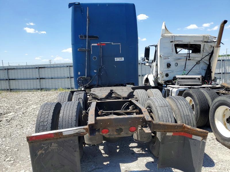 2000 Freightliner All other VIN 1FUPCDYB4YPG54792 COPART salvage auction — MINOR DENT/SCRATCHES, KY - CERT OF TITLE-SALVAGE, sold $400 on 2026-08-31 (photo 6)