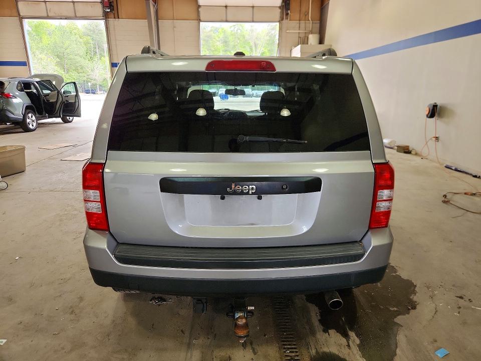 2016 Jeep Liberty (patriot) VIN 1C4NJPBB8GD681957 COPART salvage auction — FRONT END, VA - CERT OF TITLE - SALVAGE, sold $850 on 2026-07-02 (photo 6)