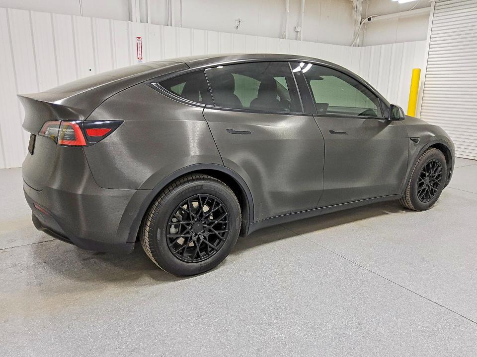 2021 Tesla Model y VIN 5YJYGDEE3MF108260 COPART salvage auction — NORMAL WEAR, AZ - CERT OF TITLE-RESTORED SALVAGE, sold $9,800 on 2026-07-07 (photo 3)
