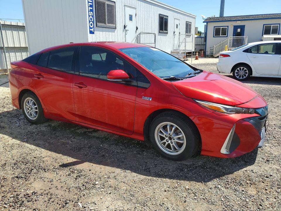 2018 Toyota Prius VIN JTDKARFP3J3095796 COPART salvage auction — SIDE, Hi - Certificate Of Salvage, sold $3,500 on 2026-07-27 (photo 4)