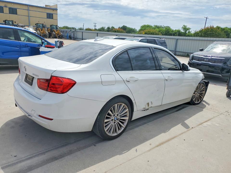 2012 BMW 3er VIN WBA3A5G54CNP17045 COPART salvage auction — FRONT END, Tx - Salvage Vehicle Title, sold $175 on 2026-07-30 (photo 3)