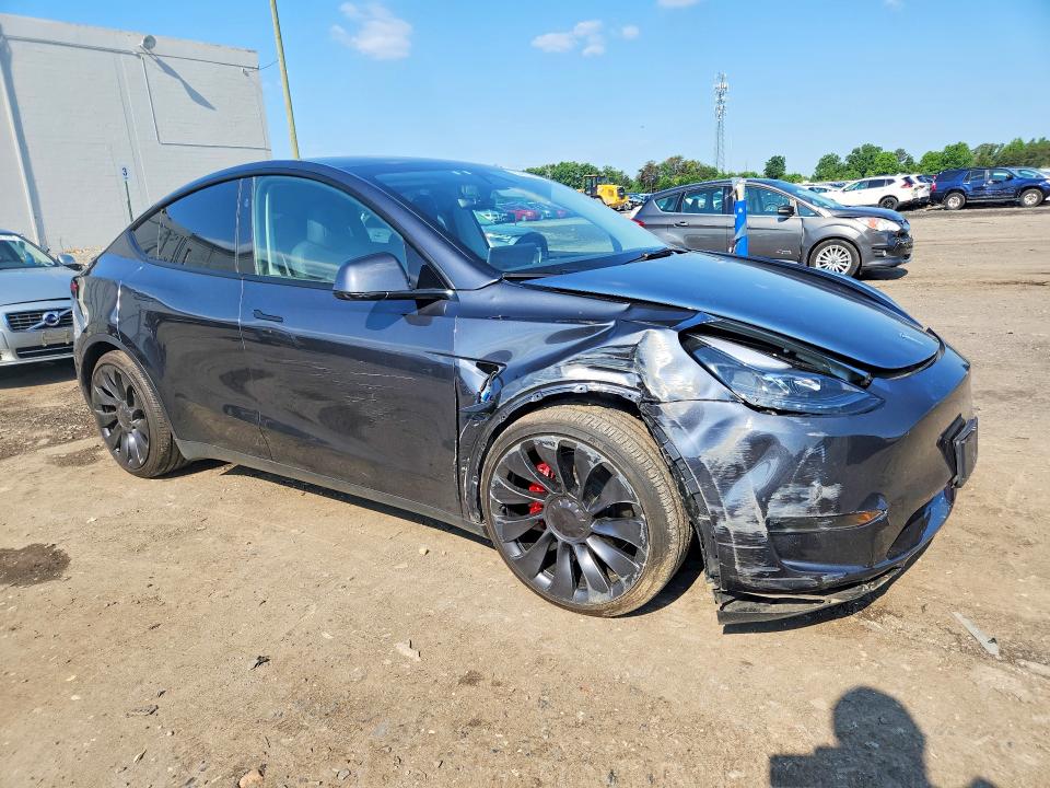 2025 Tesla Model y VIN 7SAYGDEF7SA350930 COPART salvage auction — SIDE, Va - Cert Of Title - Salvage, sold $11,800 on 2026-07-04 (photo 4)