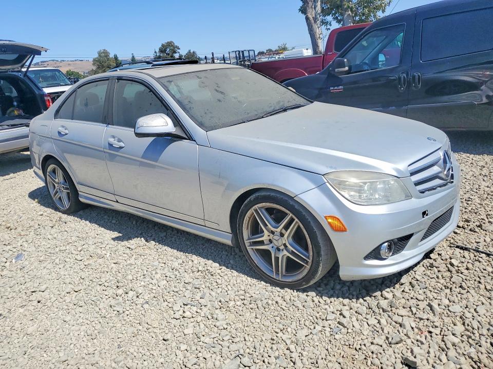 2009 Mercedes-benz C-klasse VIN WDDGF54X19F208289 COPART salvage auction — MINOR DENT/SCRATCHES, Or - Certificate Of Title, sold $500 on 2026-08-13 (photo 4)