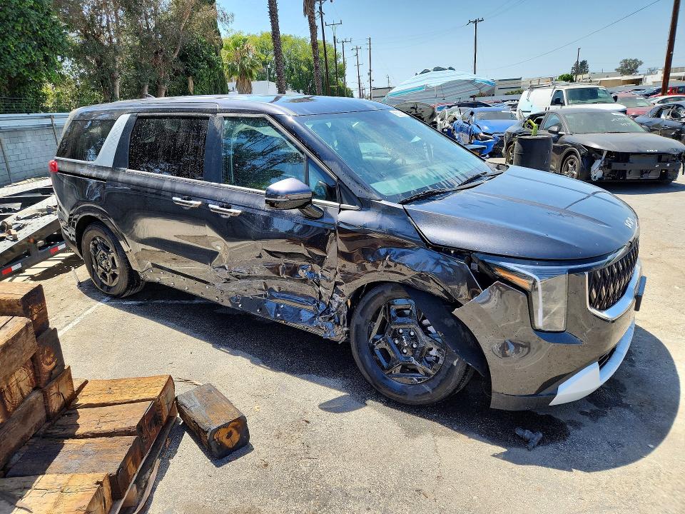 2026 Kia Carnival VIN KNDNB5K37T6599193 COPART salvage auction — Side, CA - CERTIFICATE OF TITLE, sold $15,600 on 2026-06-03 (photo 4)