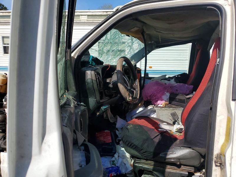 2005 Chevrolet 4500 VIN 1GBE4C1E35F526735 COPART salvage auction — ROLLOVER, Md - Cert Of Salvage > 75% Damage, sold $375 on 2026-07-08 (photo 7)