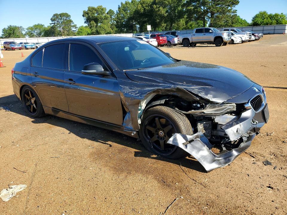 2015 BMW 3er VIN WBA3A5G5XFNS83511 COPART salvage auction — FRONT END, Tx - Salvage Vehicle Title, sold $525 on 2026-07-27 (photo 4)