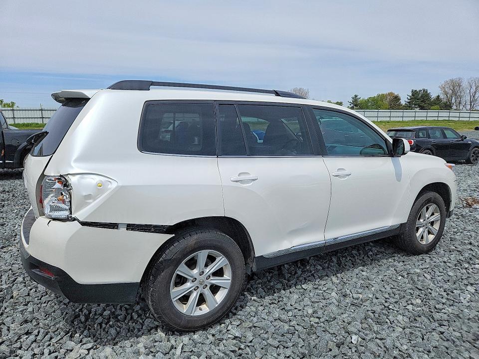 2013 Toyota Highlander VIN 5TDBK3EHXDS278345 COPART salvage auction — REAR END, MI - CERTIFICATE OF TITLE, sold $3,050 on 2026-07-06 (photo 3)