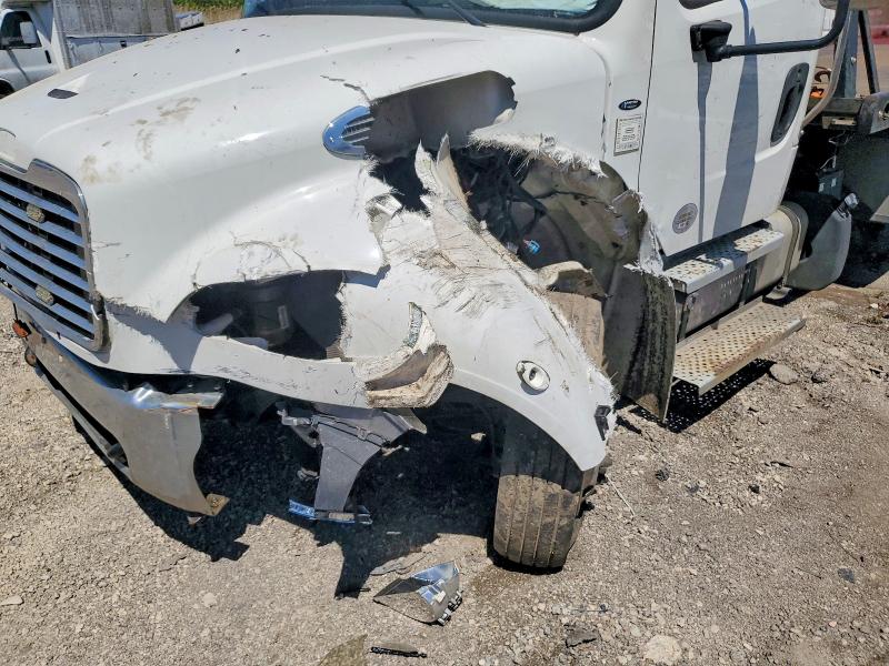 2019 Freightliner M2 106 VIN 1FVACWFD9KHKR7934 COPART salvage auction — FRONT END, IL - SALVAGE CERTIFICATE, sold $15,500 on 2026-07-16 (photo 9)