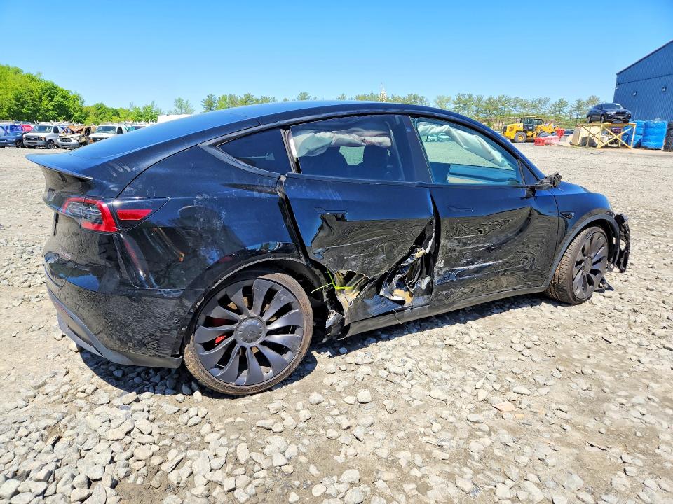 2022 Tesla Model y VIN 7SAYGDEF3NF375136 COPART salvage auction — SIDE, Nj - Cert Of Title-Salvage, sold $9,500 on 2026-07-27 (photo 3)