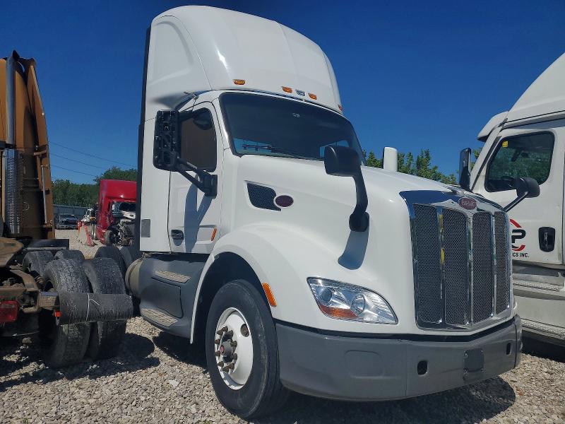 2016 Peterbilt 579 VIN 1XPBA48X7GD354422 COPART salvage auction — NORMAL WEAR, IN - CERTIFICATE OF TITLE, sold $4,200 on 2026-10-09 (photo 1)