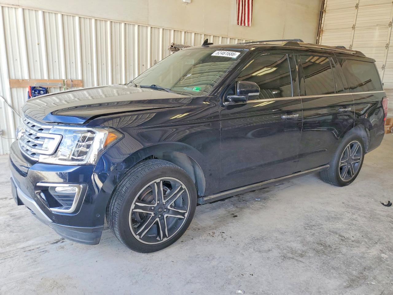 2021 Ford Expedition VIN 1FMJU2AT4MEA87239 — COPART salvage auction photo