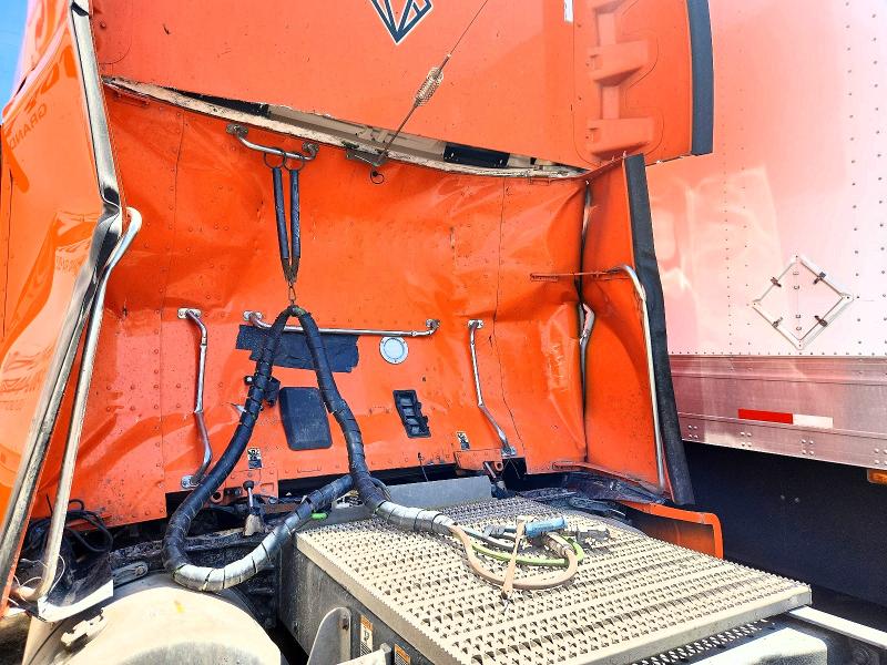 2021 Peterbilt 579 VIN 1XPBD49X7MD747273 COPART salvage auction — REAR END, IN - CERT OF TITLE-SALVAGE TITLE, sold $9,900 on 2026-08-06 (photo 9)