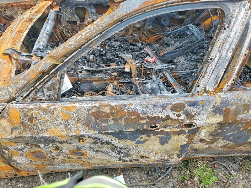2007 BMW 3 series VIN WBAVC93547KX53700 COPART salvage auction — BURN, ON - PERMIT IRREPAIRABLE, sold $100 on 2026-07-14 (photo 7)