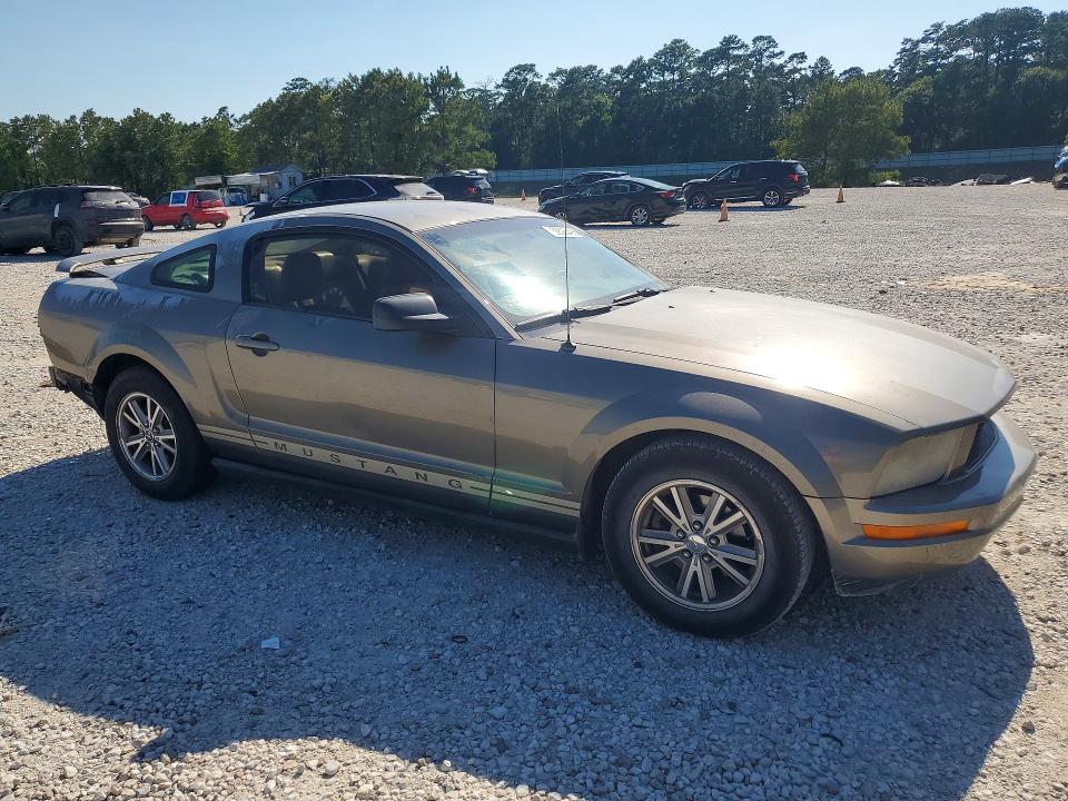 2005 Ford Mustang VIN 1ZVHT80N855253482 COPART salvage auction — REAR END, TX - CERTIFICATE OF TITLE, sold $675 on 2026-07-02 (photo 4)