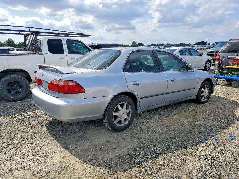 1998 Honda Accord VIN 1HGCG5648WA077204 COPART salvage auction — NORMAL WEAR, Ca - Dis/Dlr/Exp Only Clean Title, sold $125 on 2026-07-02 (photo 3)