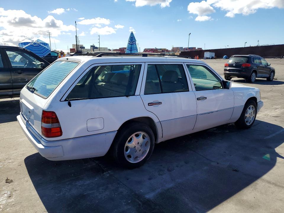 1995 Mercedes-benz E-class VIN WDBEA92E3SF304552 COPART salvage auction — NORMAL WEAR, Ca - Salvage Acquisition Billofsale, sold $525 on 2026-07-10 (photo 3)