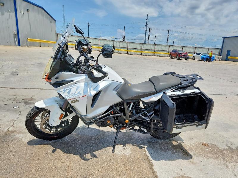 2015 Ktm VIN VBKV59406FM925775 COPART salvage auction — SIDE, Tx - Salvage Vehicle Title, sold $1,700 on 2026-07-02 (photo 3)