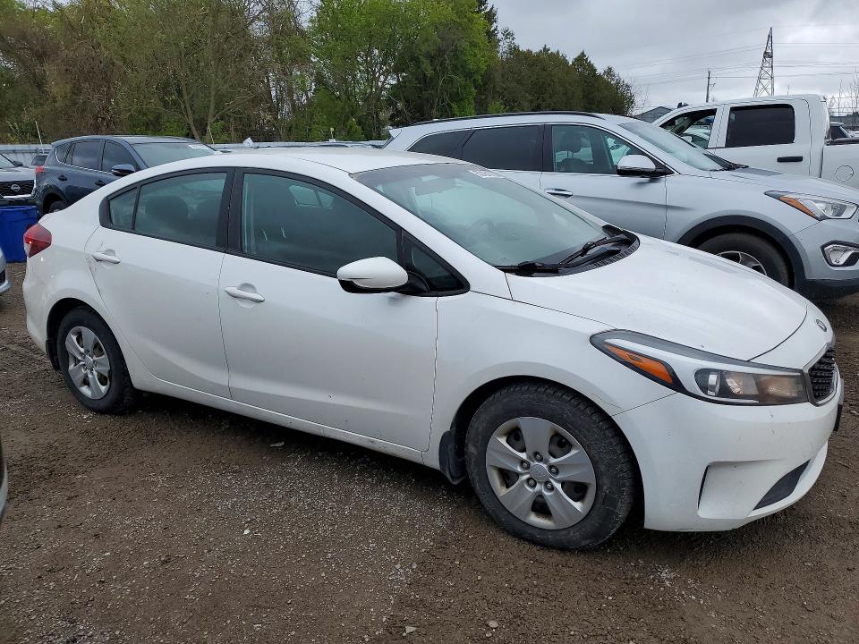 2017 Kia VIN 3KPFK4A73HE006921 COPART salvage auction — MINOR DENT/SCRATCHES, On - Permit No Brand - Unfit, sold $1,600 on 2026-07-03 (photo 4)