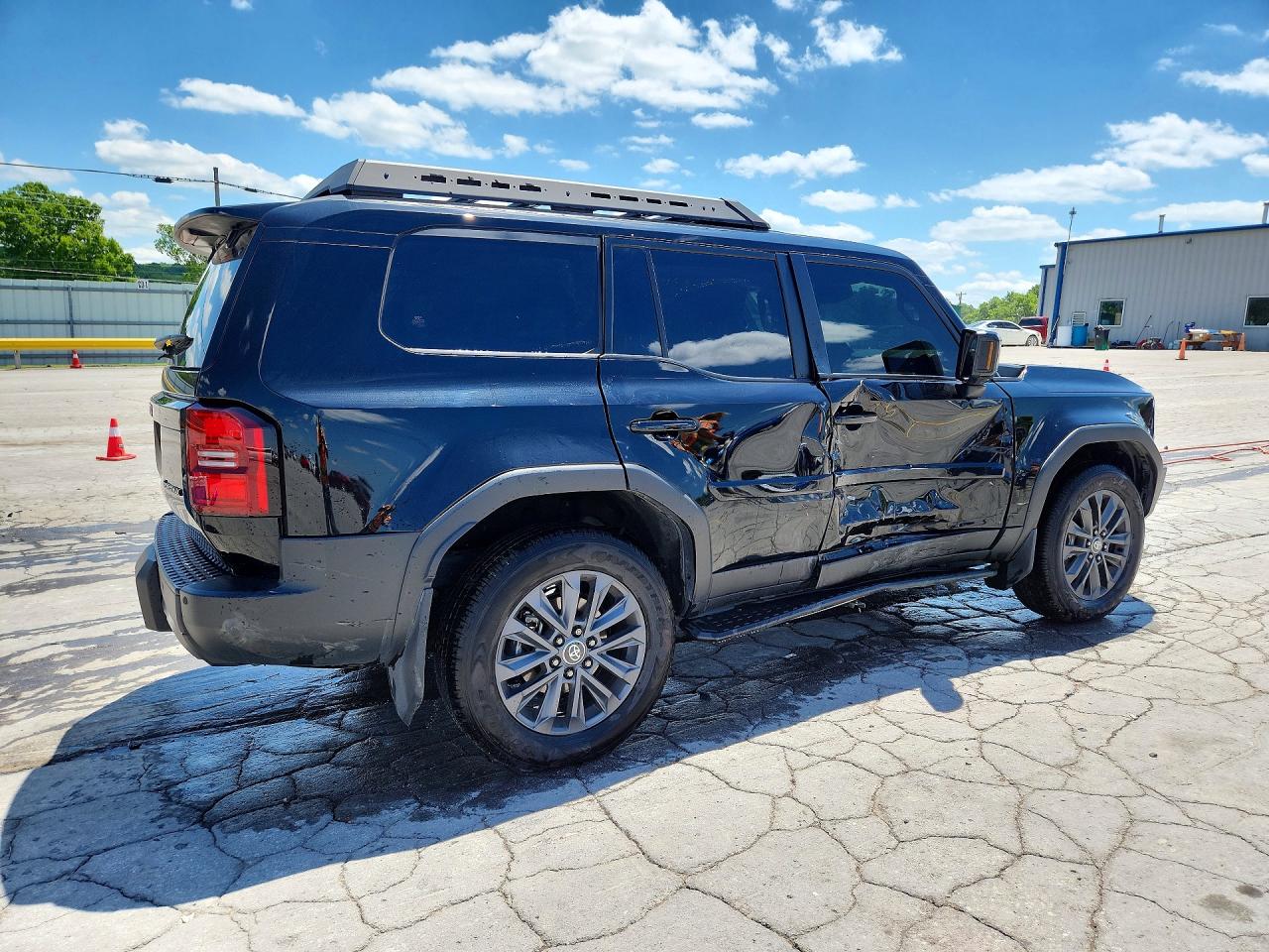 2025 Toyota Land Cruiser VIN JTEABFAJ8S5014187 COPART salvage auction — Side, TN - SALVAGE CERTIFICATE, sold $47,500 on 2026-06-29 (photo 3)