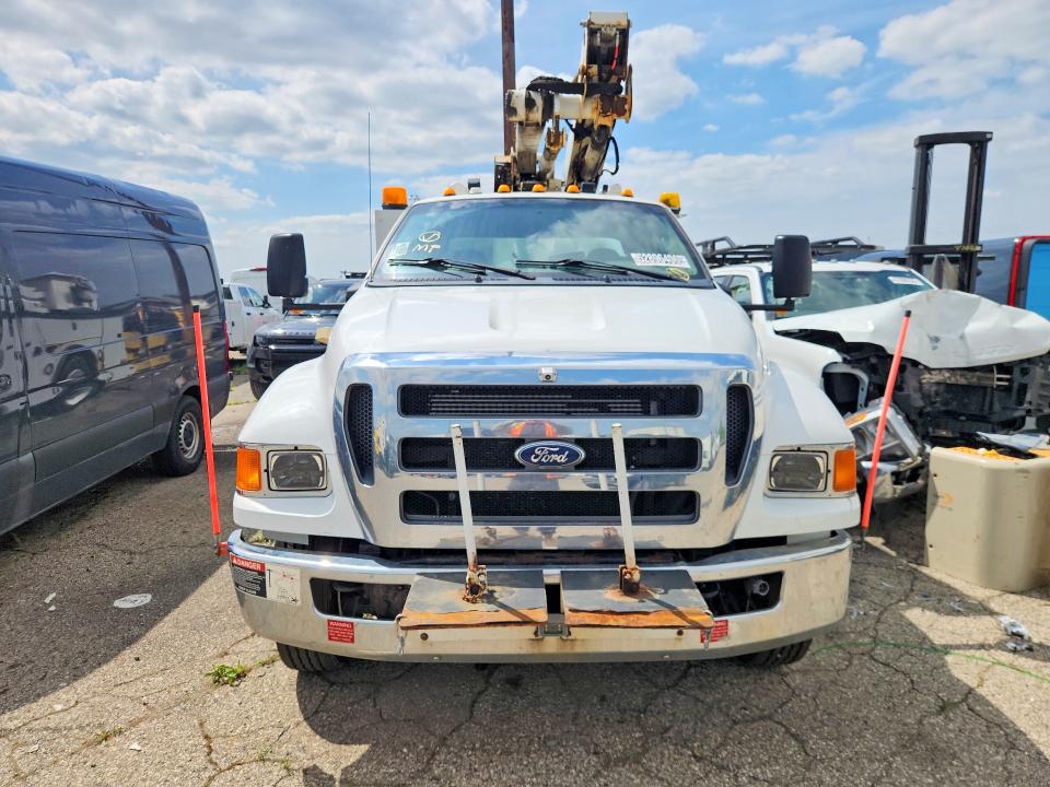 2011 Ford F-650 VIN 3FRWX6FC3BV372987 COPART salvage auction — MINOR DENT/SCRATCHES, MI - CERTIFICATE OF TITLE, sold $1,150 on 2026-07-09 (photo 5)