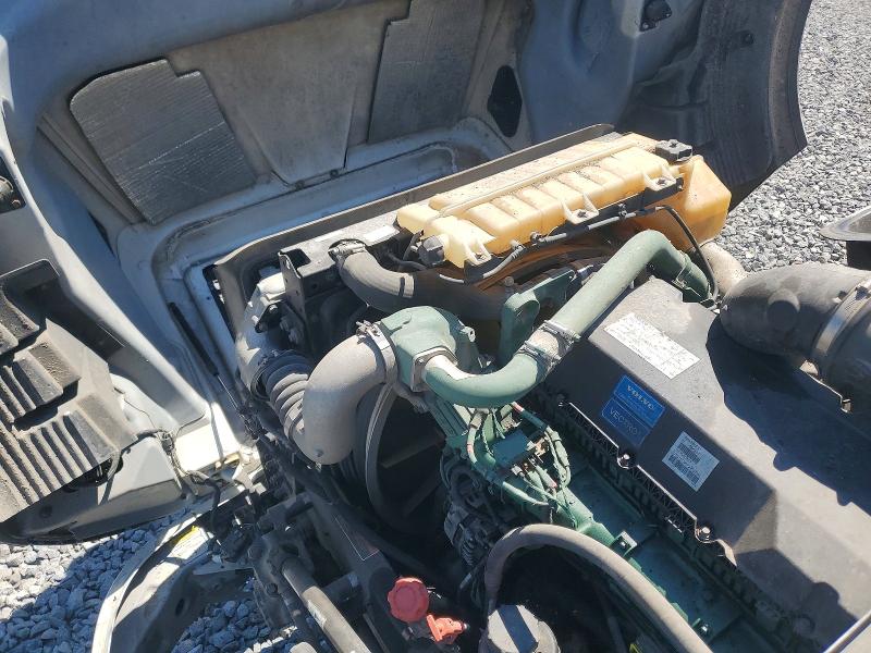 2017 Volvo VIN 4V4NC9EH3HN986353 COPART salvage auction — SIDE, IL - SALVAGE CERTIFICATE, sold $1,250 on 2026-07-09 (photo 7)