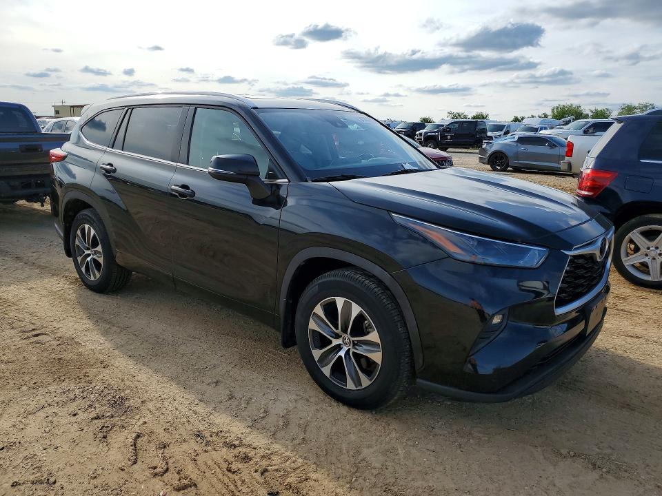 2022 Toyota Highlander VIN 5TDGZRAH2NS539057 COPART salvage auction — MINOR DENT/SCRATCHES, Tx - Certificate Of Title, sold $3,450 on 2026-07-30 (photo 4)