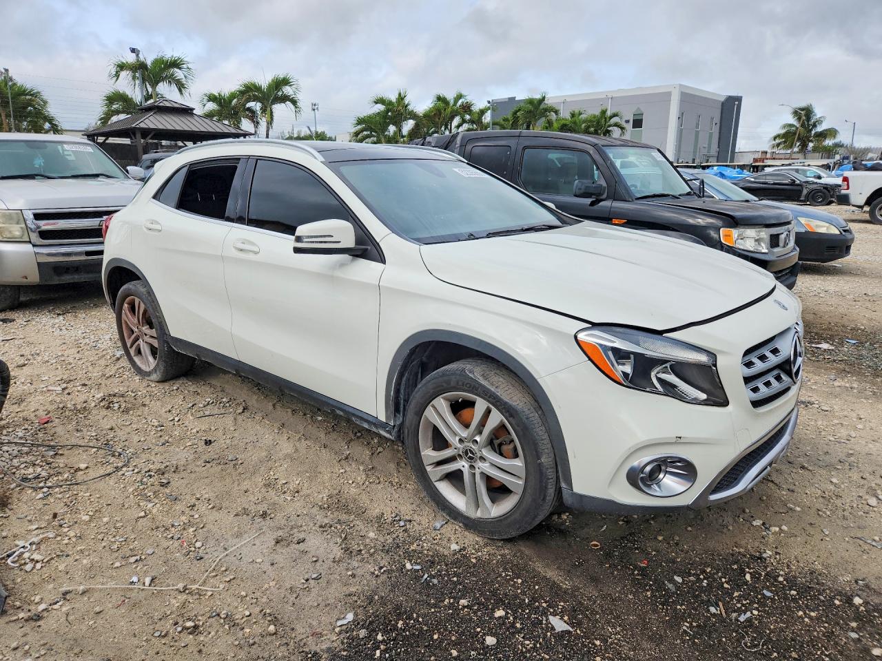 2018 Mercedes-Benz GLA-Class VIN WDCTG4EB1JJ406269 COPART salvage auction — Minor Dent/Scratches, FL - CERTIFICATE OF TITLE, sold $2,000 on 2026-06-30 (photo 4)