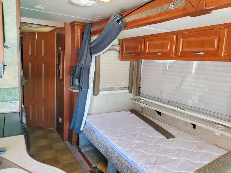 2008 Four winns VIN 1F6NF53Y570A05128 COPART salvage auction — NORMAL WEAR, SC - DEALER ONLY CLEAN TITLE, sold $1,750 on 2026-07-06 (photo 6)