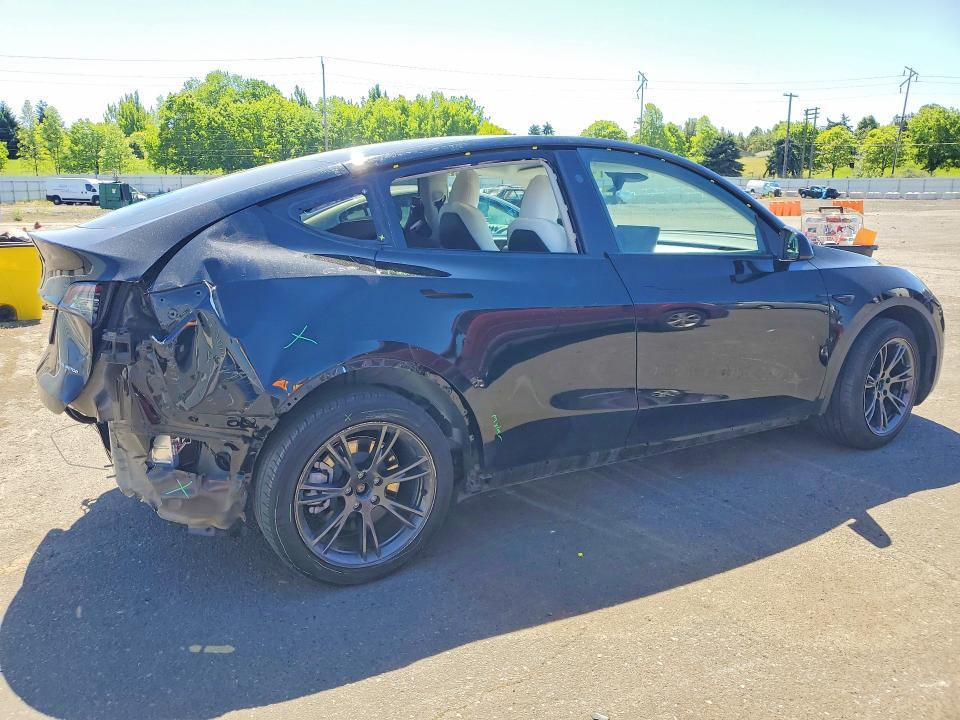 2024 Tesla Model y VIN 7SAYGDEEXRF129701 COPART salvage auction — REAR END, Id - Salvage Certificate Of Title, sold $13,600 on 2026-07-29 (photo 3)