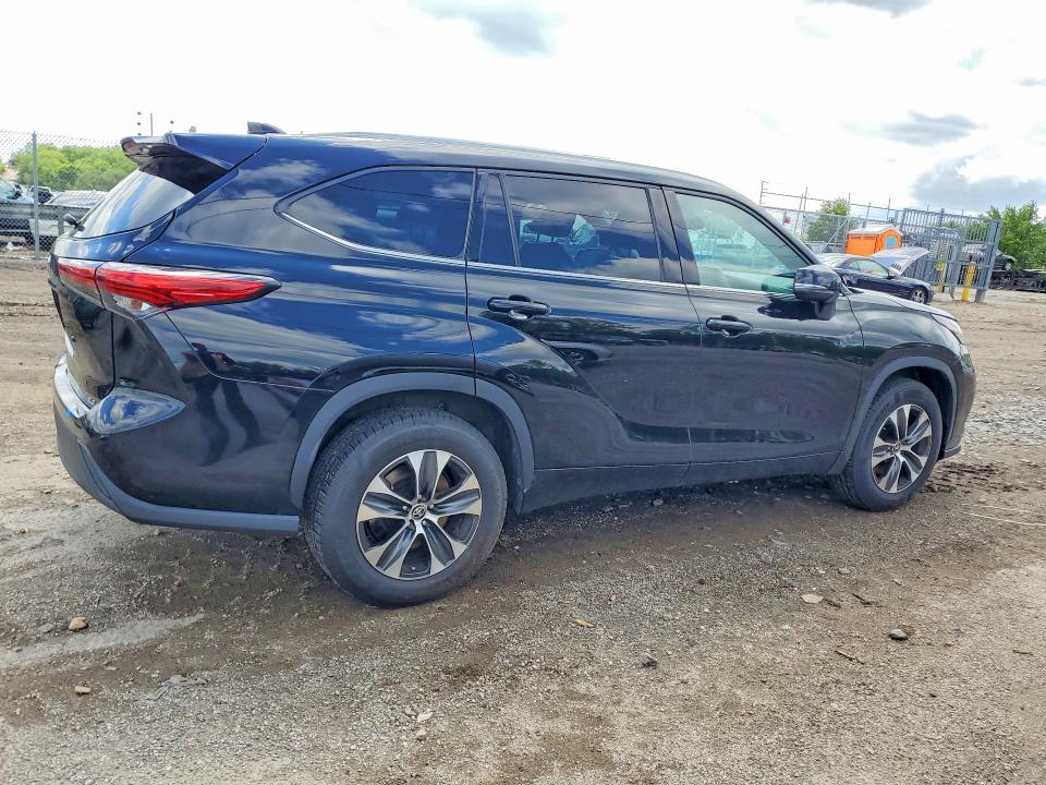 2021 Toyota VIN 5TDGZRAH6MS066326 COPART salvage auction — REAR END, Id - Salvage Certificate Of Title, sold $8,100 on 2026-07-23 (photo 3)