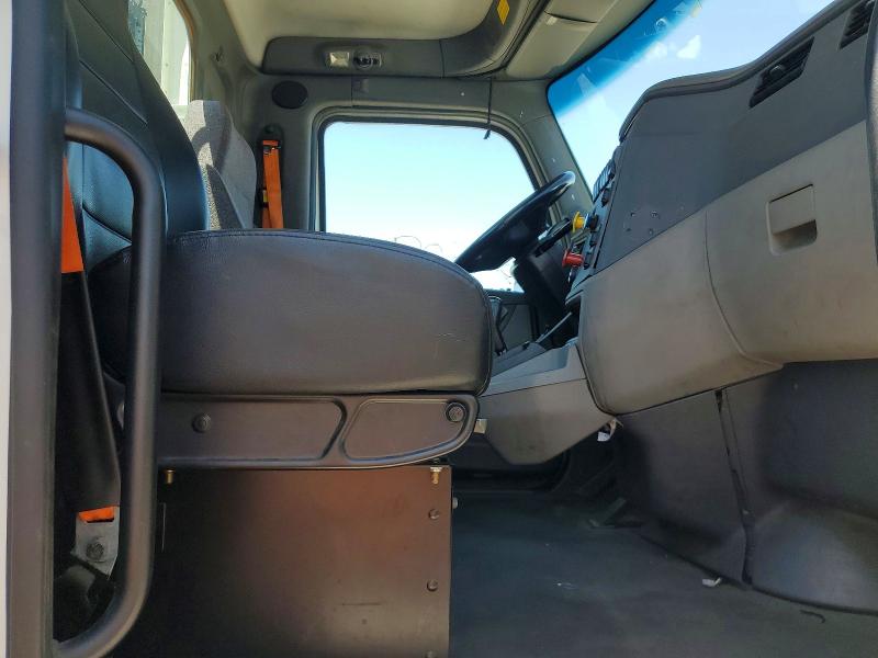 2016 Peterbilt 579 VIN 1XPBA48XXGD339882 COPART salvage auction — NORMAL WEAR, IN - CERTIFICATE OF TITLE, sold $5,000 on 2026-07-10 (photo 5)