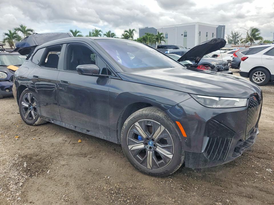 2025 BMW Ix VIN WB523CF0XSCS28531 COPART salvage auction — REAR END, Fl - Cert Of Title Slvg Rebuildable, sold $17,400 on 2026-08-28 (photo 4)